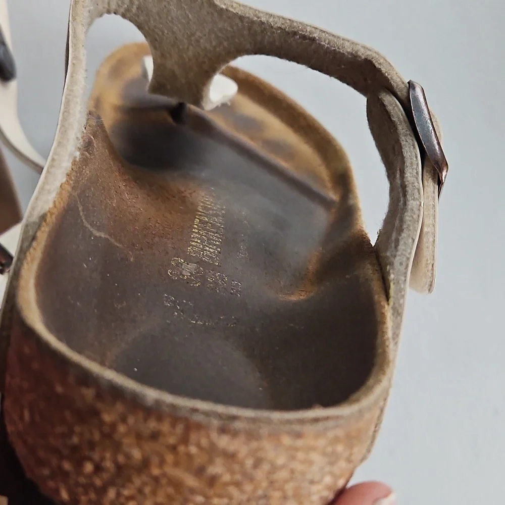 Birkenstock Light Cream Sandals Size 7 Womens - Picture 10 of 13